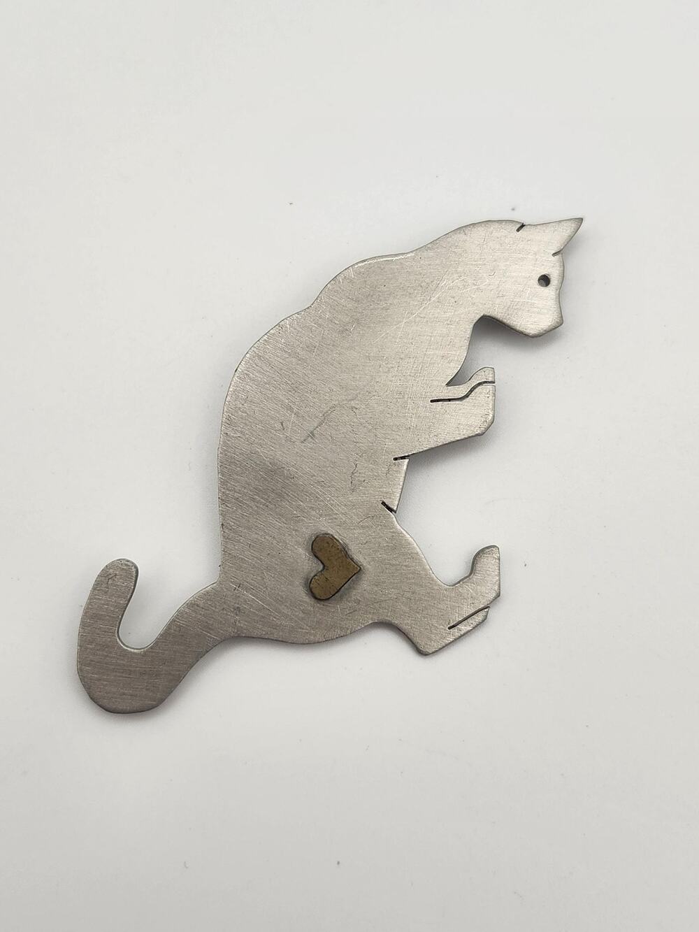 Vintage Mixed Metal Sitting Cat Brooch Pin Silver Tone Brass Heart Inset Lapel